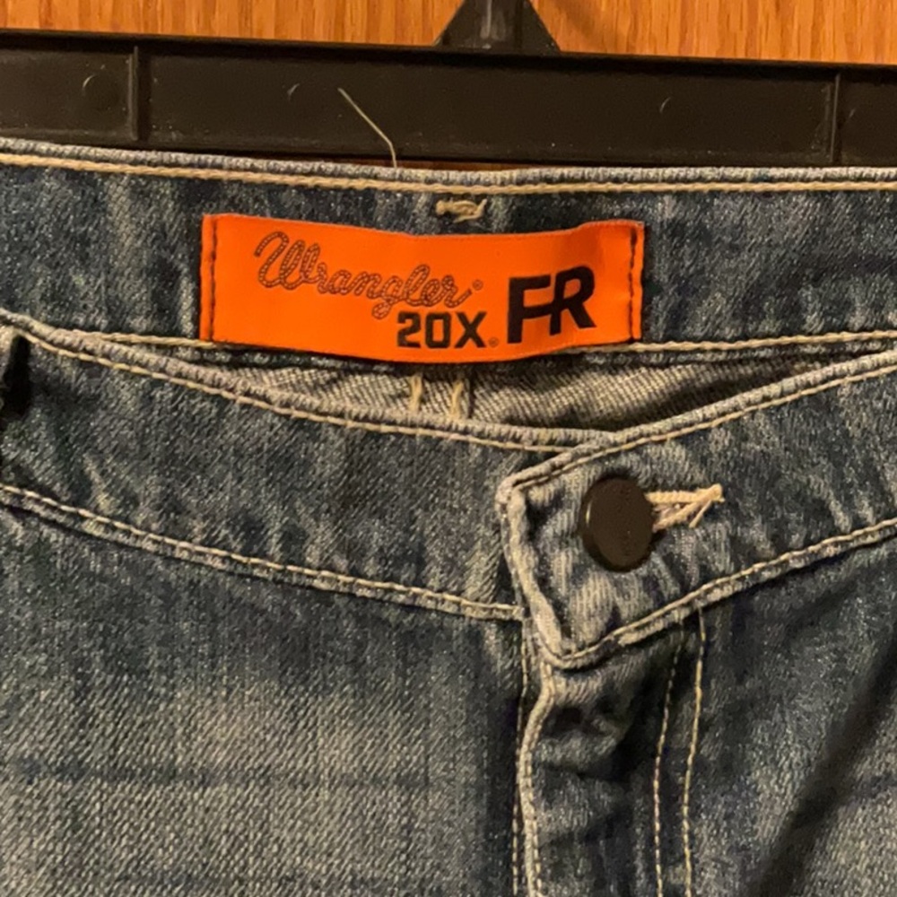 Gently used men’s wrangler 20X FR jeans size 38 x 30 - Picture 2 of 5